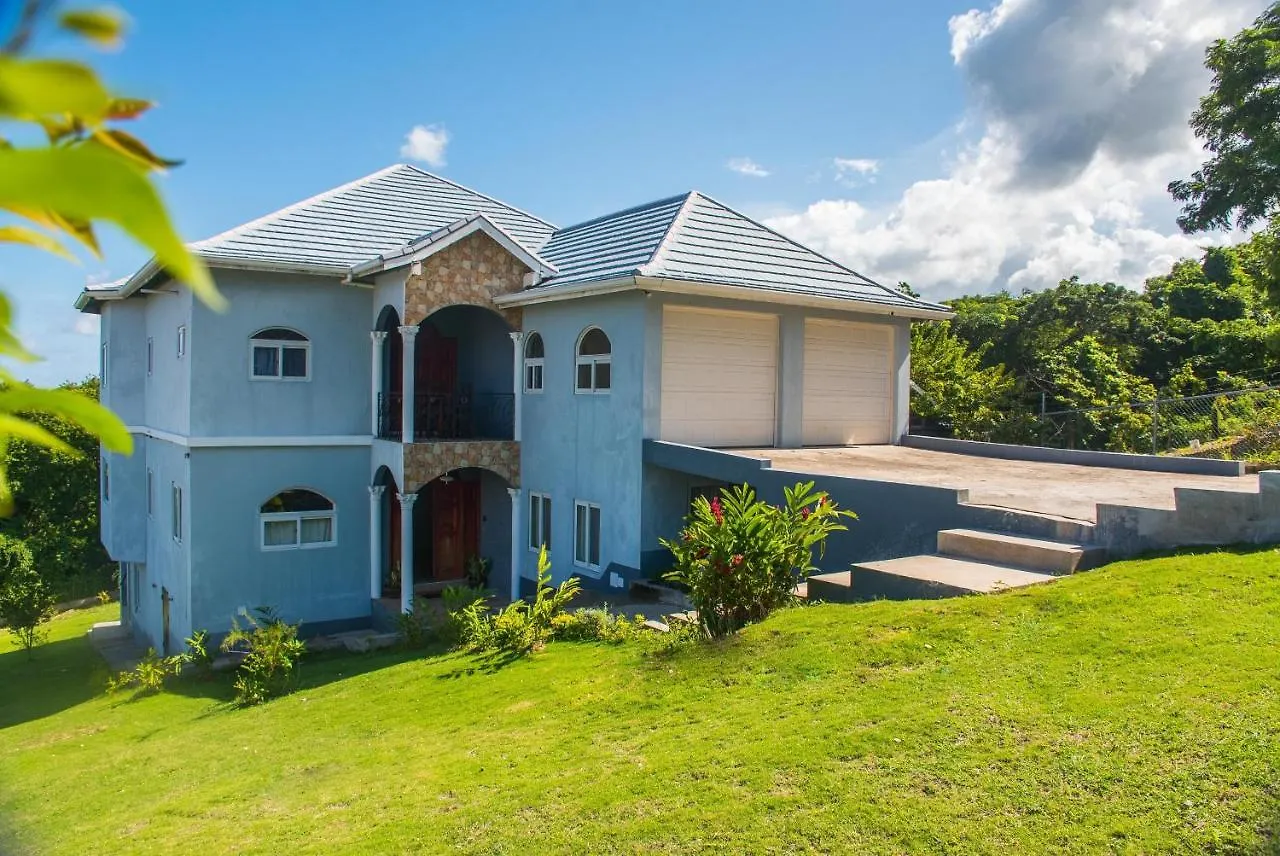 Holiday home Runaway To Tranquility, Overlooking The Bay Runaway Bay
